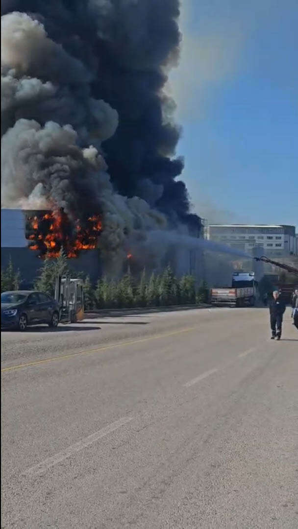 Boya fabrikasında yangın! 1 teknisyen hayatını kaybetti 1